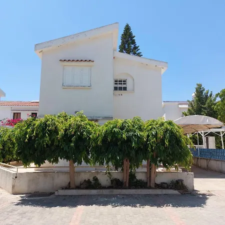 度假居 Cyprus Green Bay Beach House Located Behind Thalassa