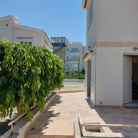 Cyprus Green Bay Beach House Located Behind Thalassa 普罗塔拉斯