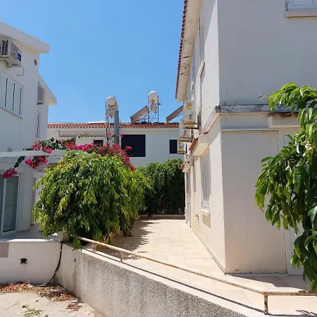 Cyprus Green Bay Beach House Located Behind Thalassa 펜션 프로타라스