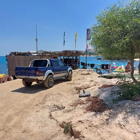 펜션 Cyprus Green Bay Beach House Located Behind Thalassa