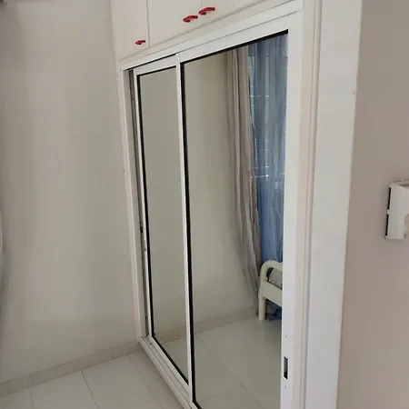 Σπίτι διακοπών Cyprus Green Bay Beach House Located Behind Thalassa *