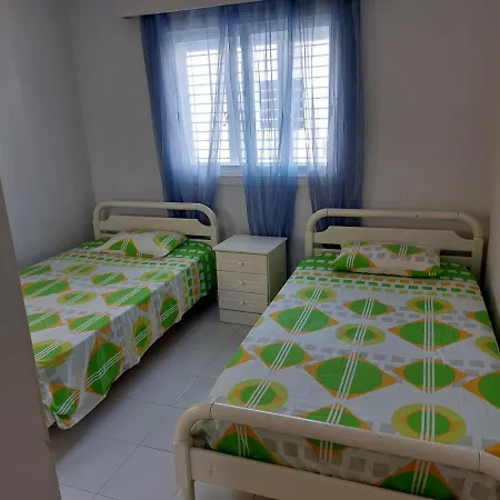 Cyprus Green Bay Beach House Located Behind Thalassa Сasa de vacaciones *