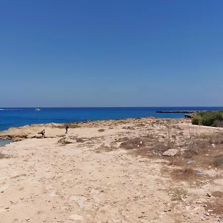 Dom wakacyjny Cyprus Green Bay Beach House Located Behind Thalassa *